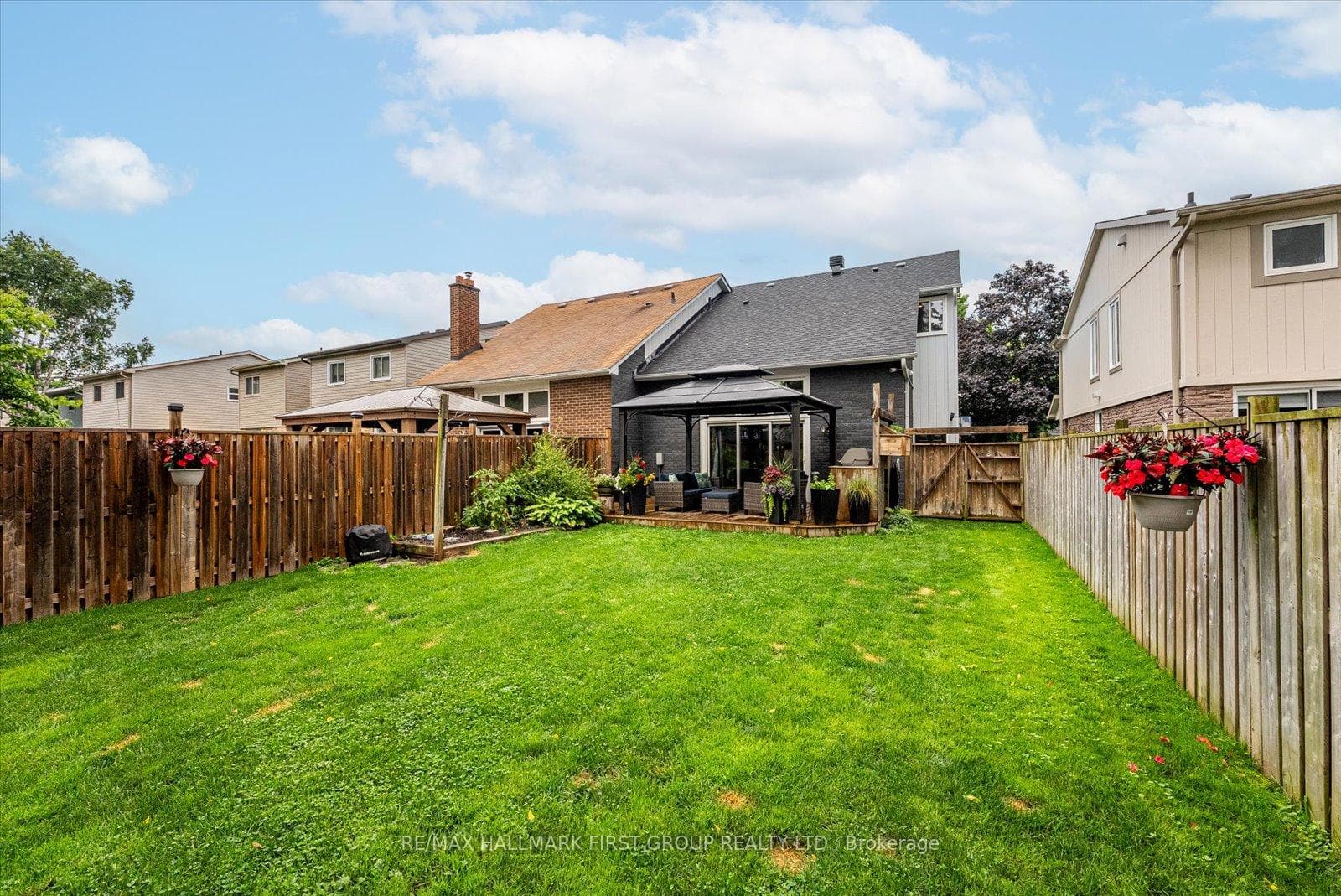 1824 Listowell Crescent photo 37
