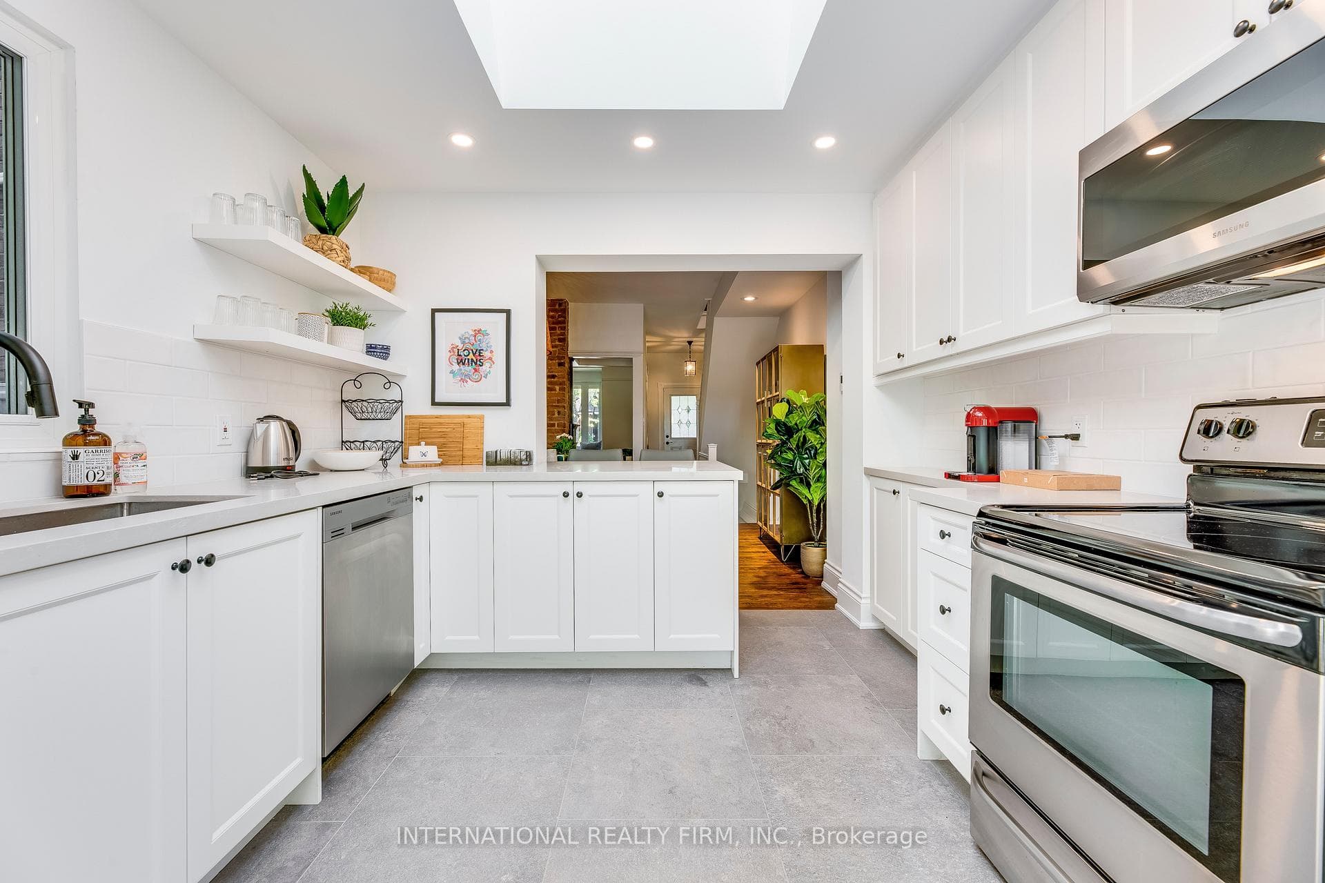 164 Langford Avenue photo 12