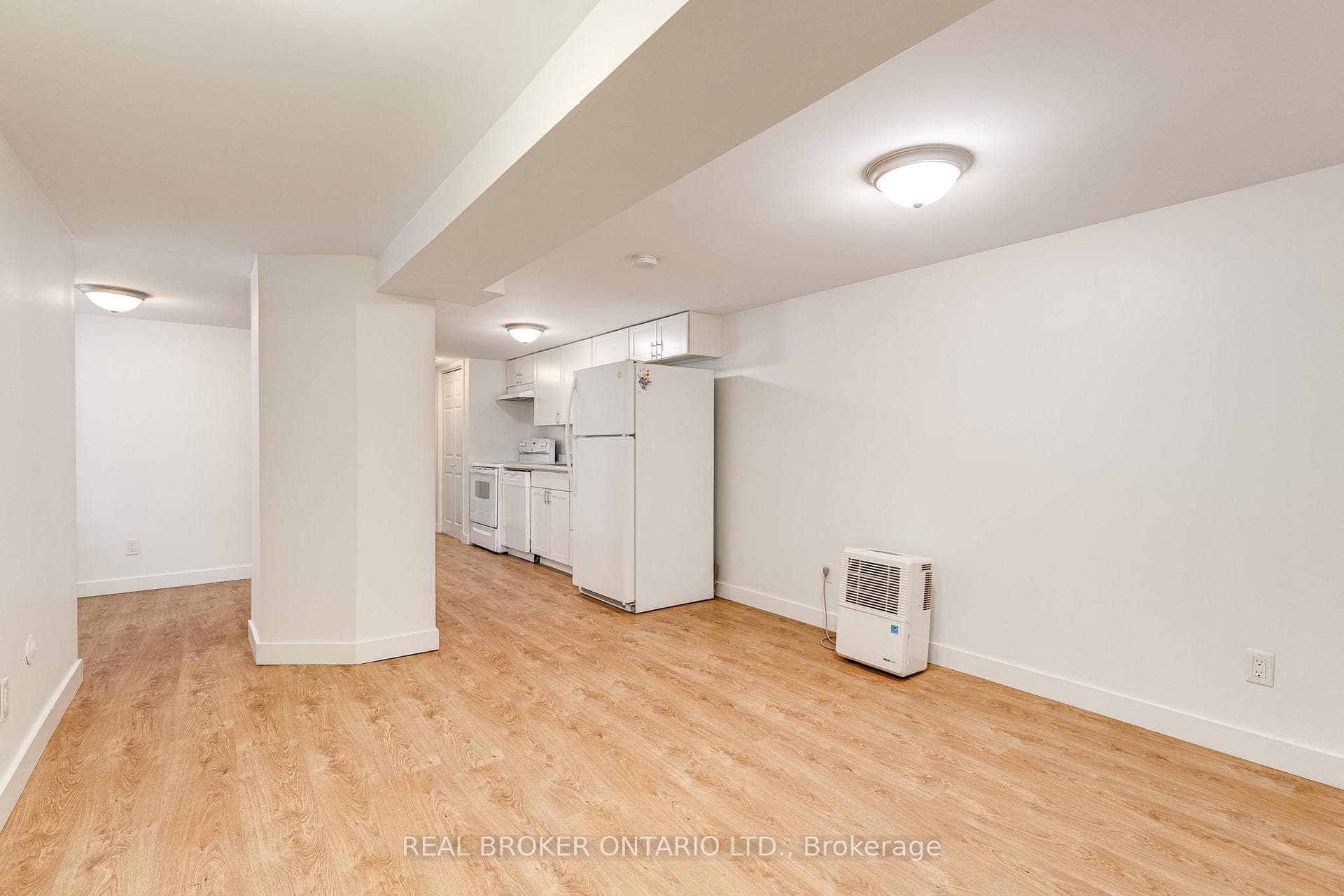 371 Jones Avenue Unit Lower photo 3