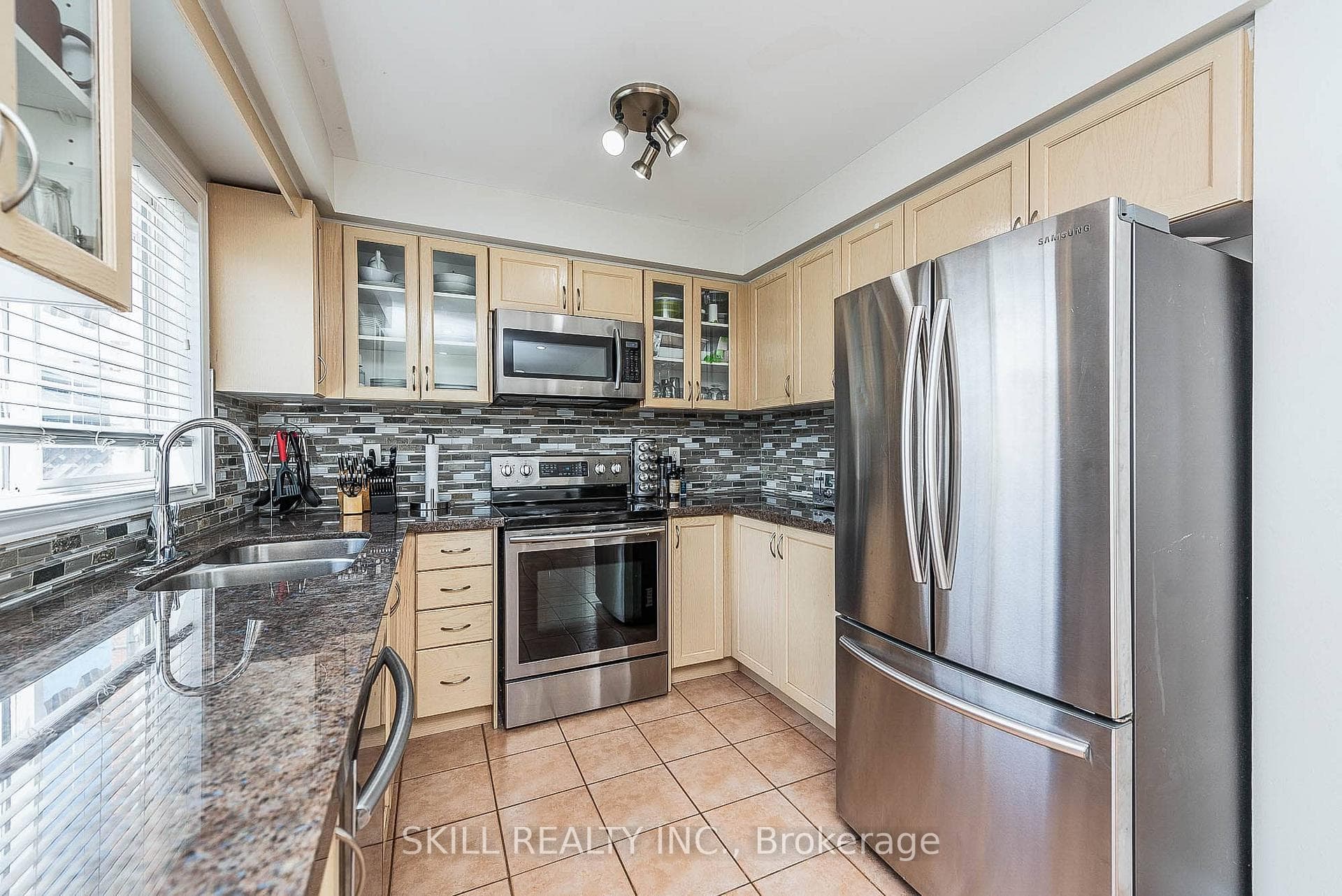 46 Frank Johnston Road photo 11