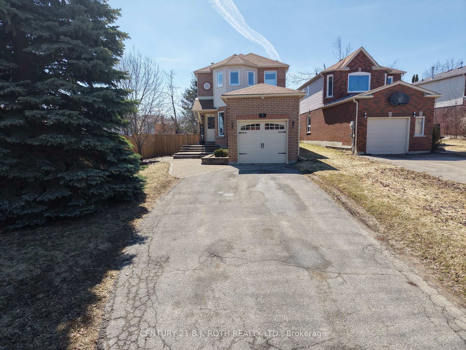 9 Laidlaw Drive photo 1