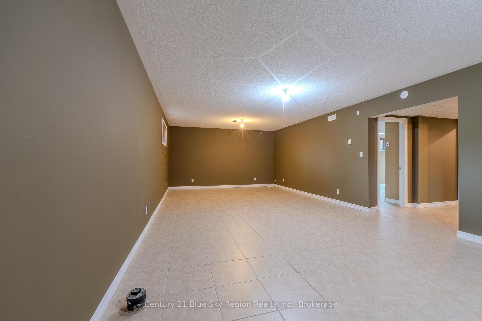 243 Southview Crescent photo 26