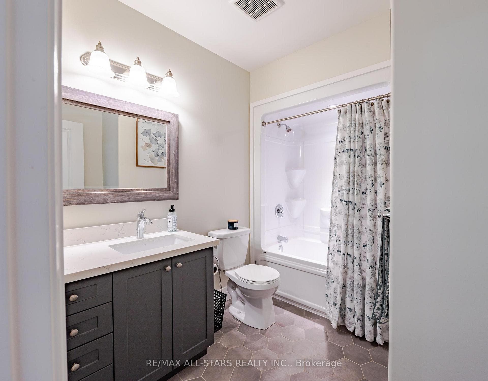 Main floor- 4 piece bathroom