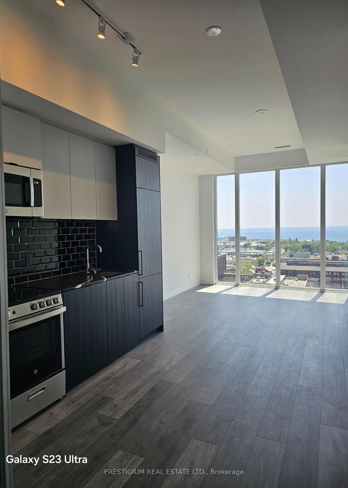 285 Dufferin Street Unit 1311 photo 3