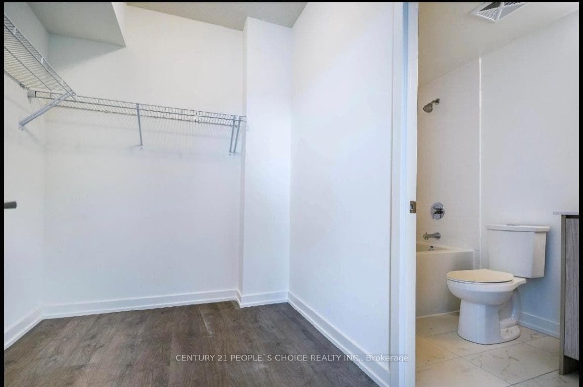 55 Duke St W Street Unit 1008 photo 21