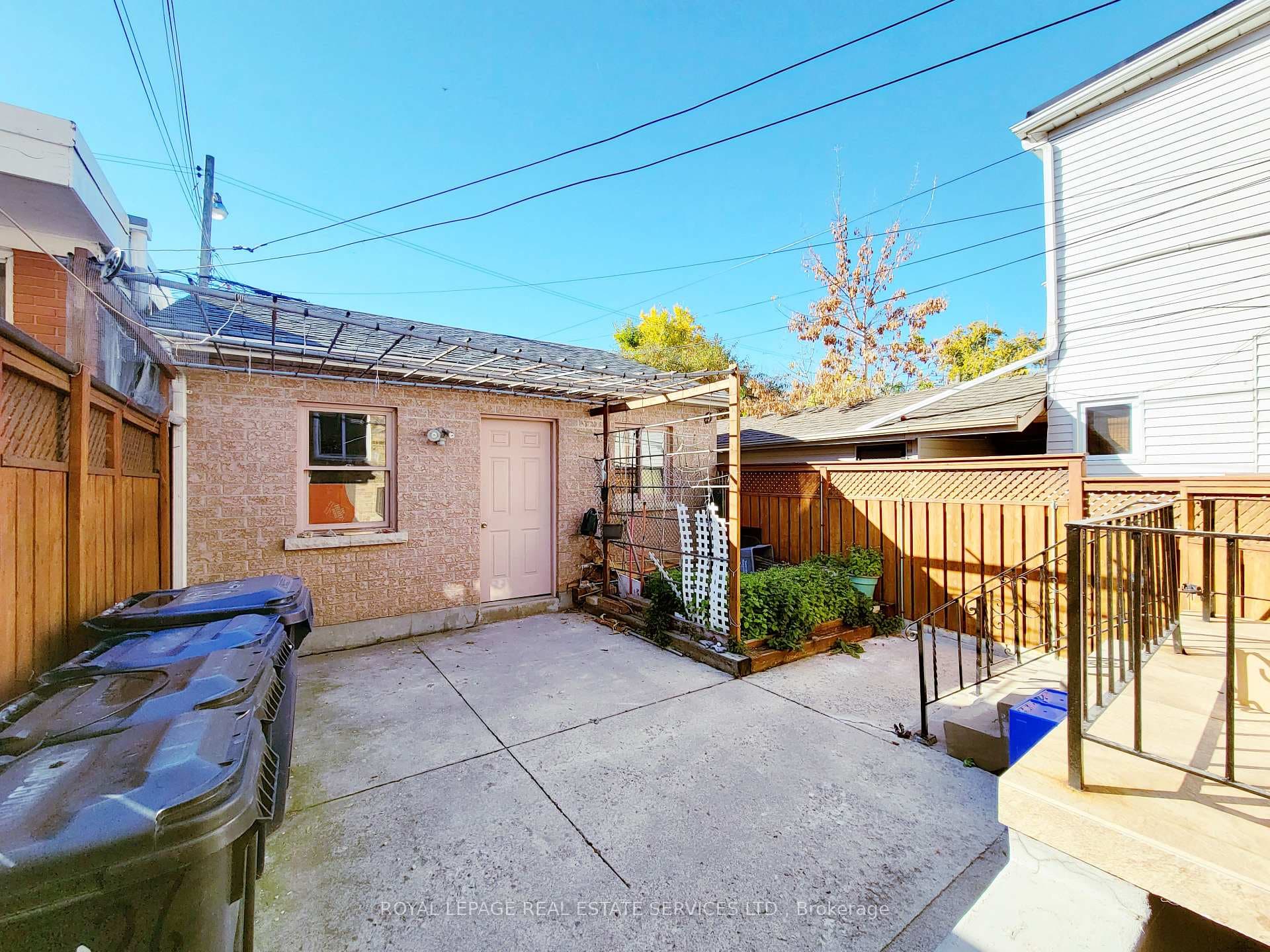 1826 Dufferin Street photo 17