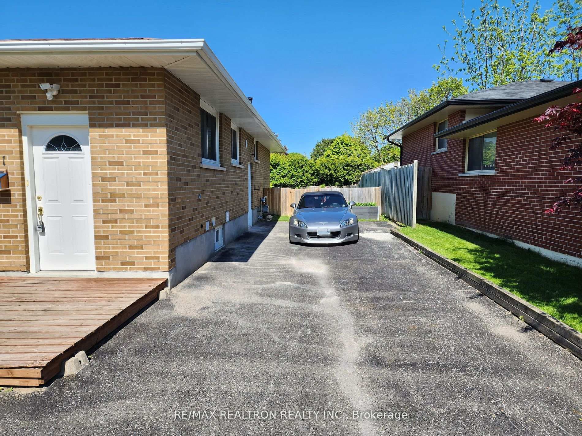 421 Oshawa Boulevard Unit Main photo 18
