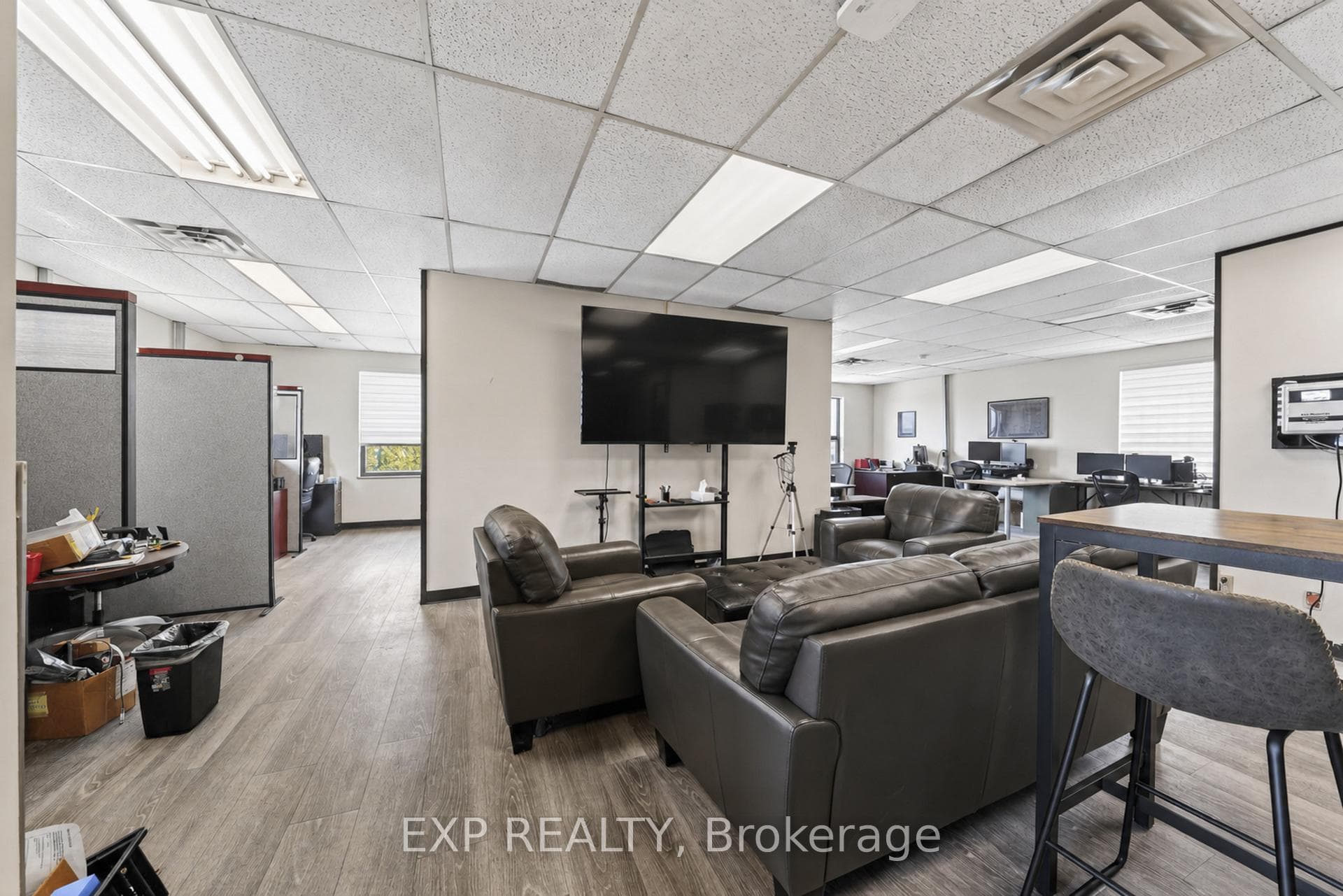 215 Colonnade Road photo 6