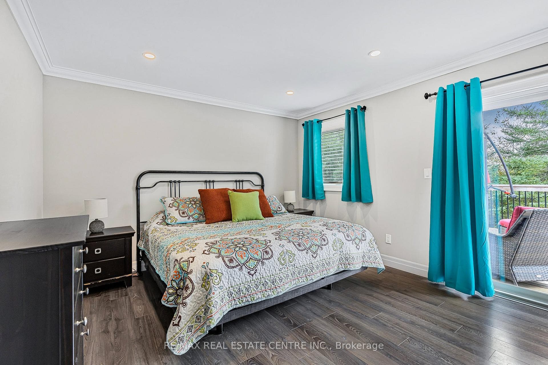 335374 7th Line photo 15