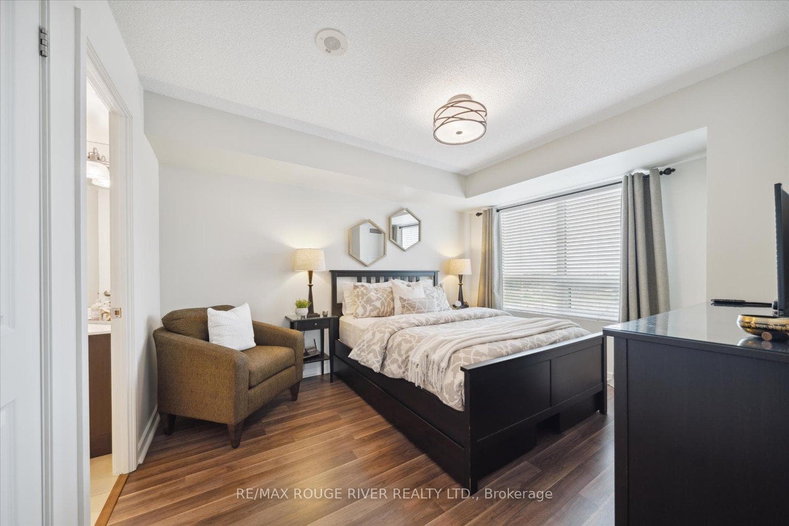 1235 Bayly Street Unit 902 photo 21