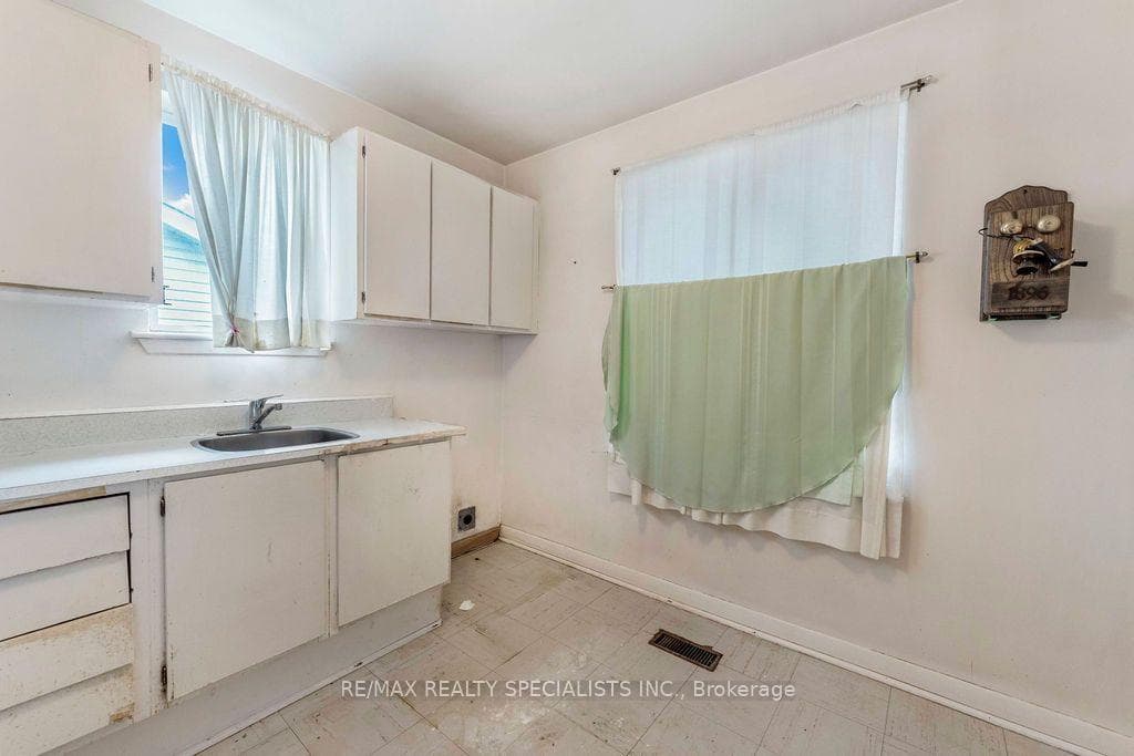 122 Cordella Avenue photo 11