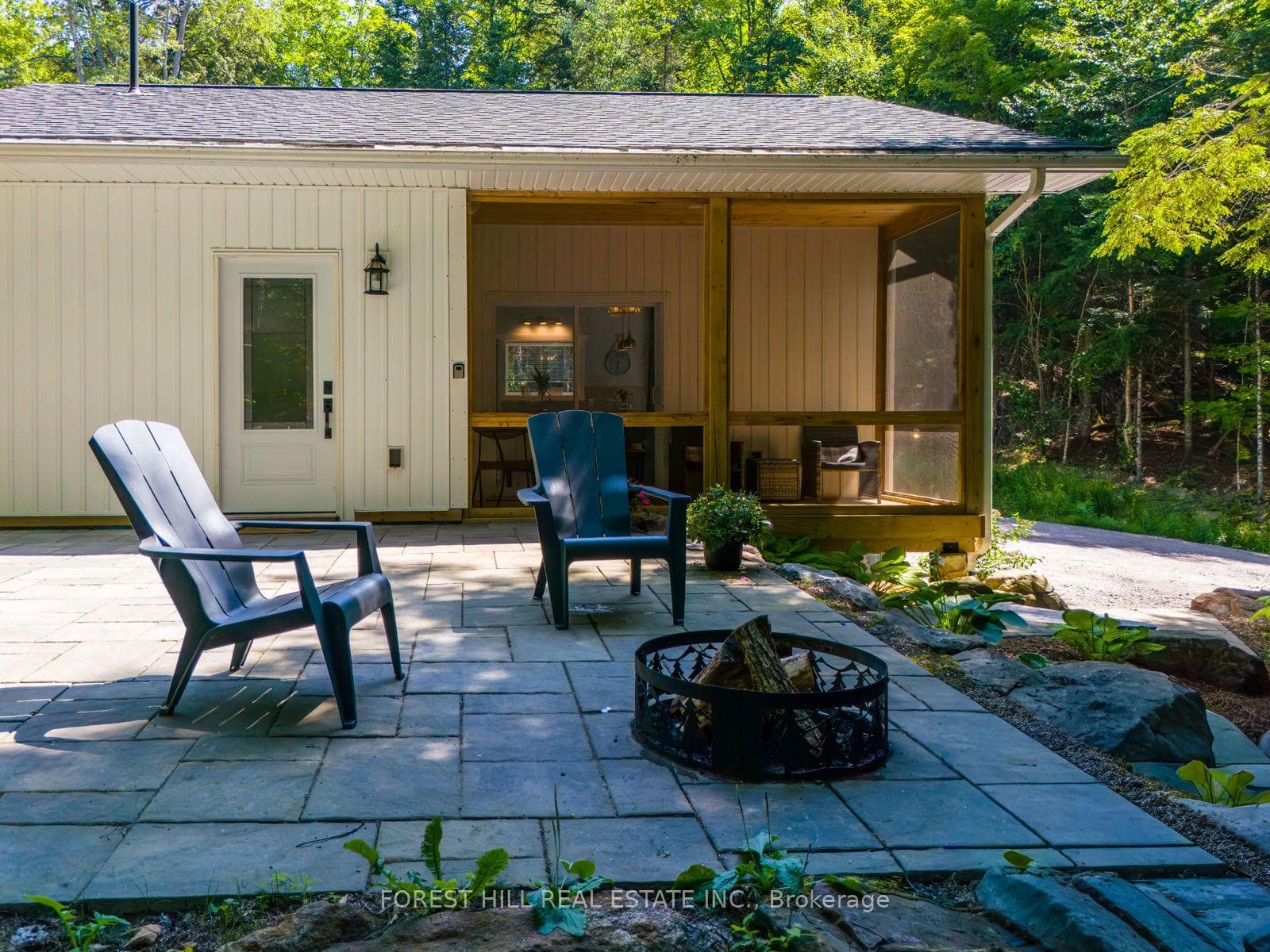 Guest House - Stone Patio with Fire Pit