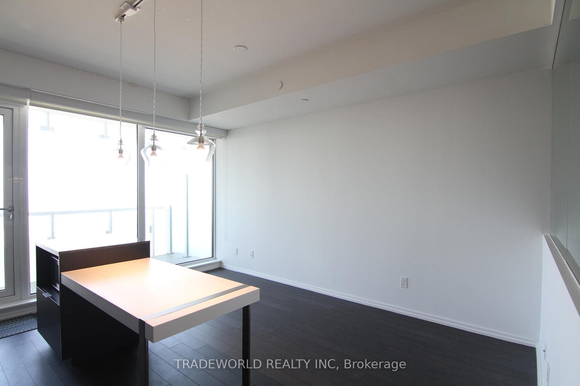 197 Yonge Street Unit 4111 photo 4