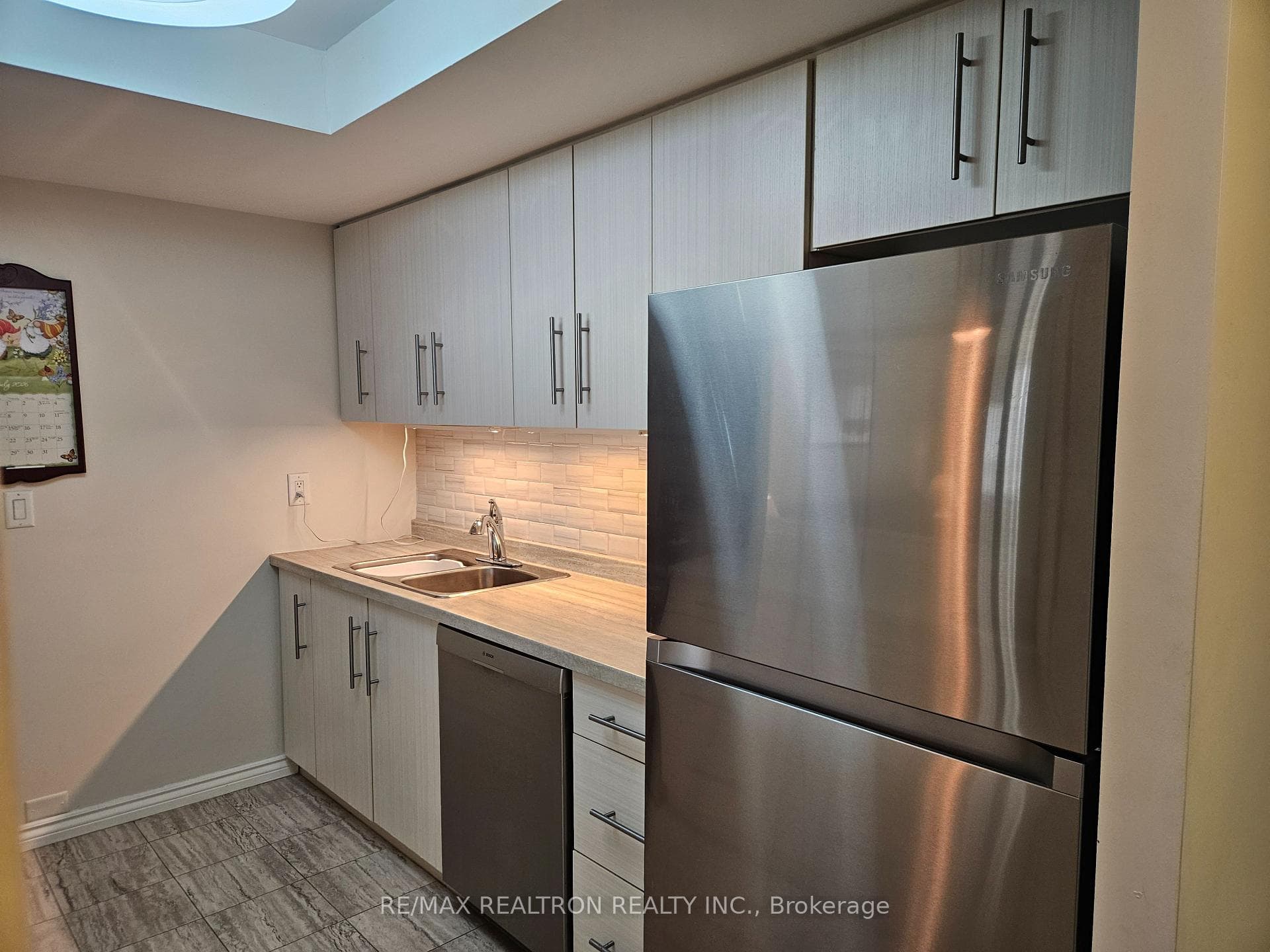 20 Dean Park Road Unit 817 photo 17