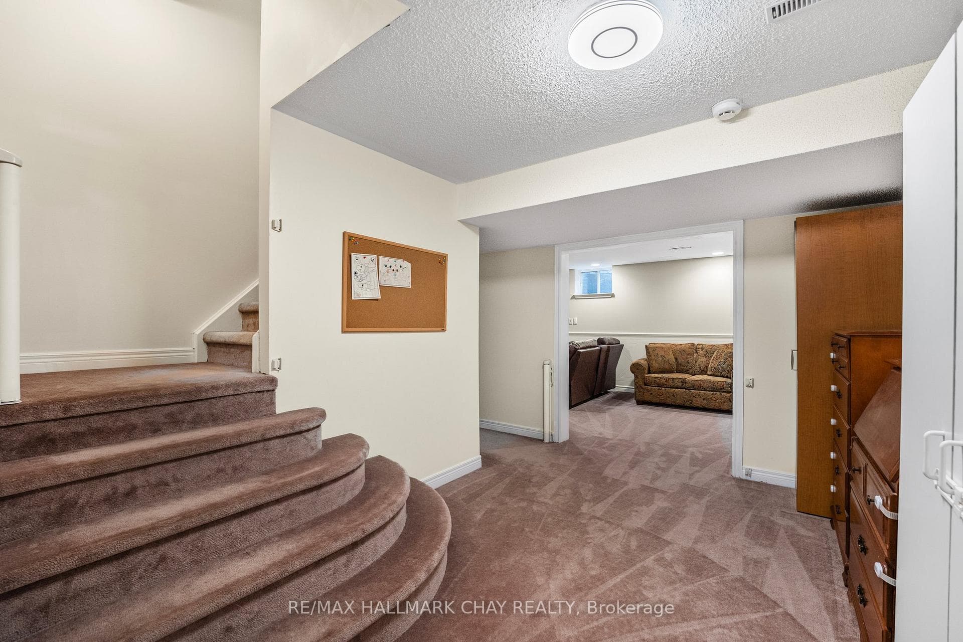 22 Thackeray Crescent photo 27