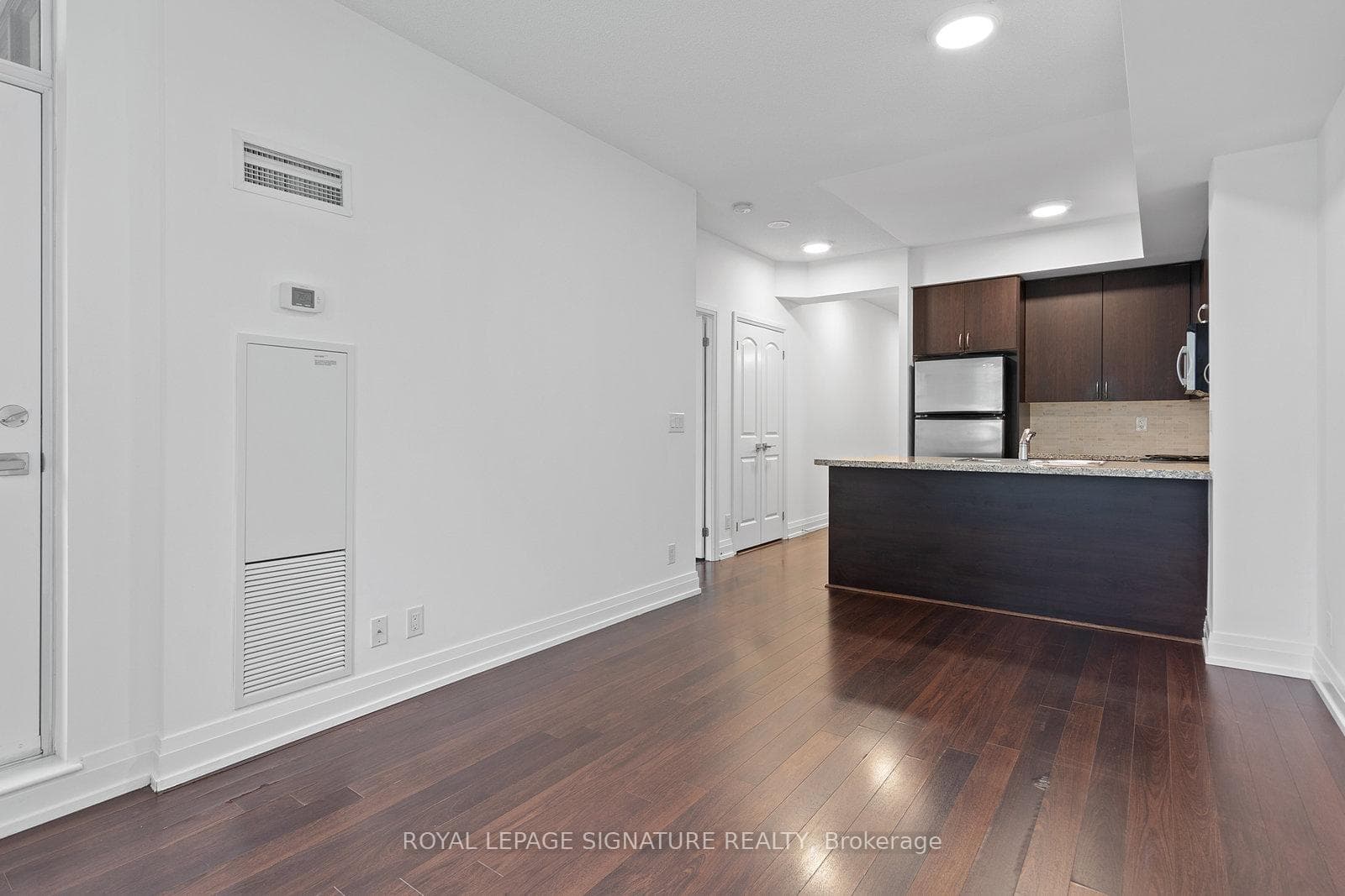 1060 Sheppard Avenue Unit 303 photo 1