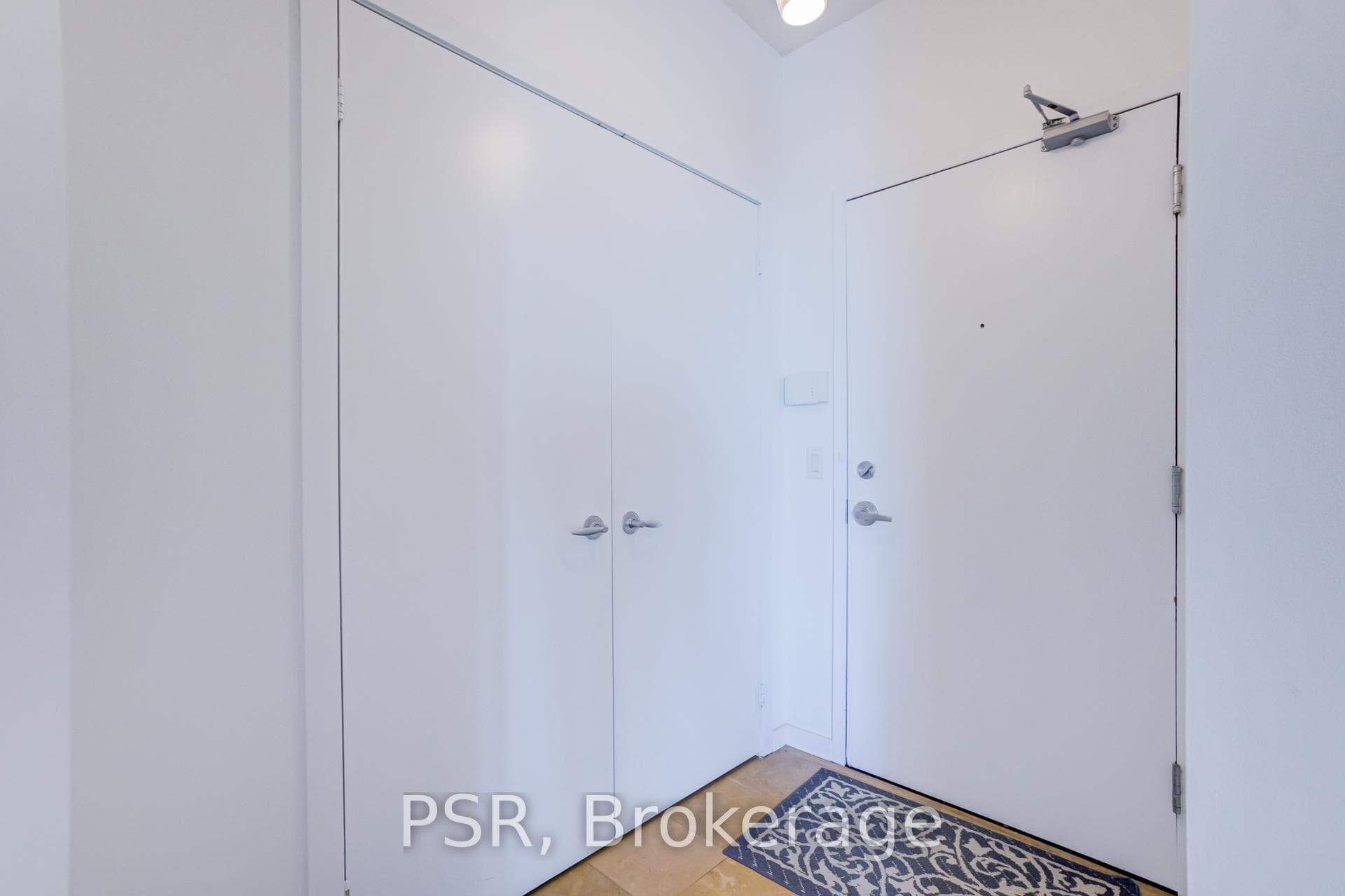 218 Queens Quay Unit 1506 photo 4
