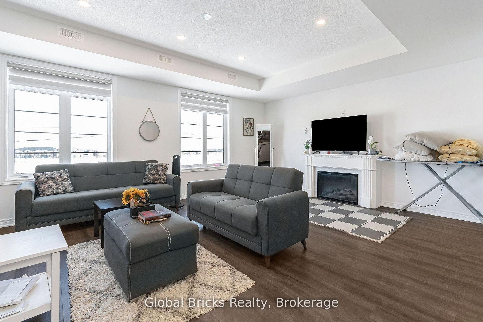 49 Burnhamthorpe Road photo 47