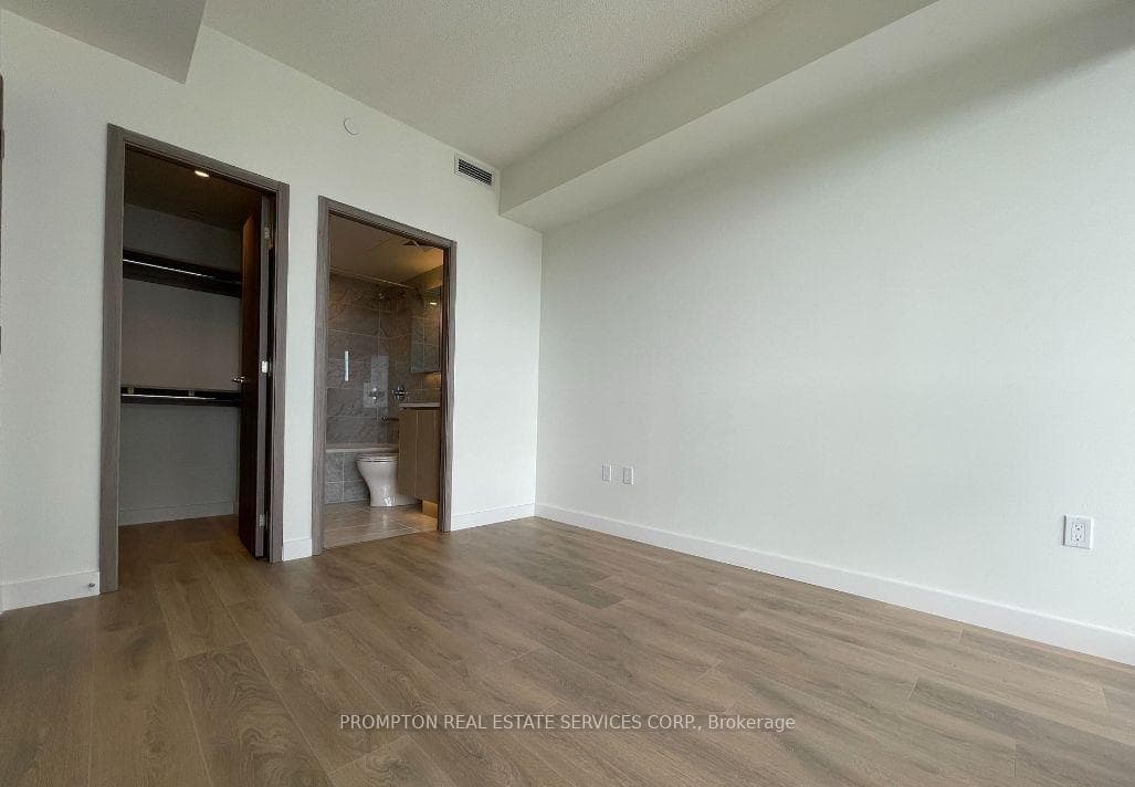 85 McMahon Drive Unit #3501 photo 5