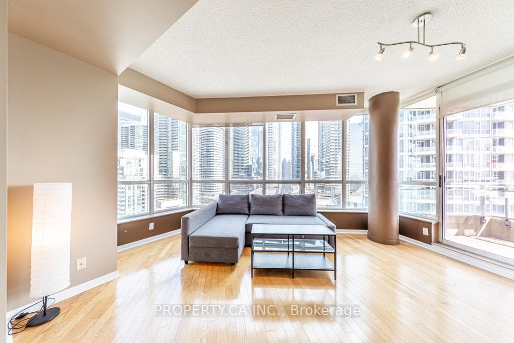 228 Queens Quay Unit 1602 photo 4