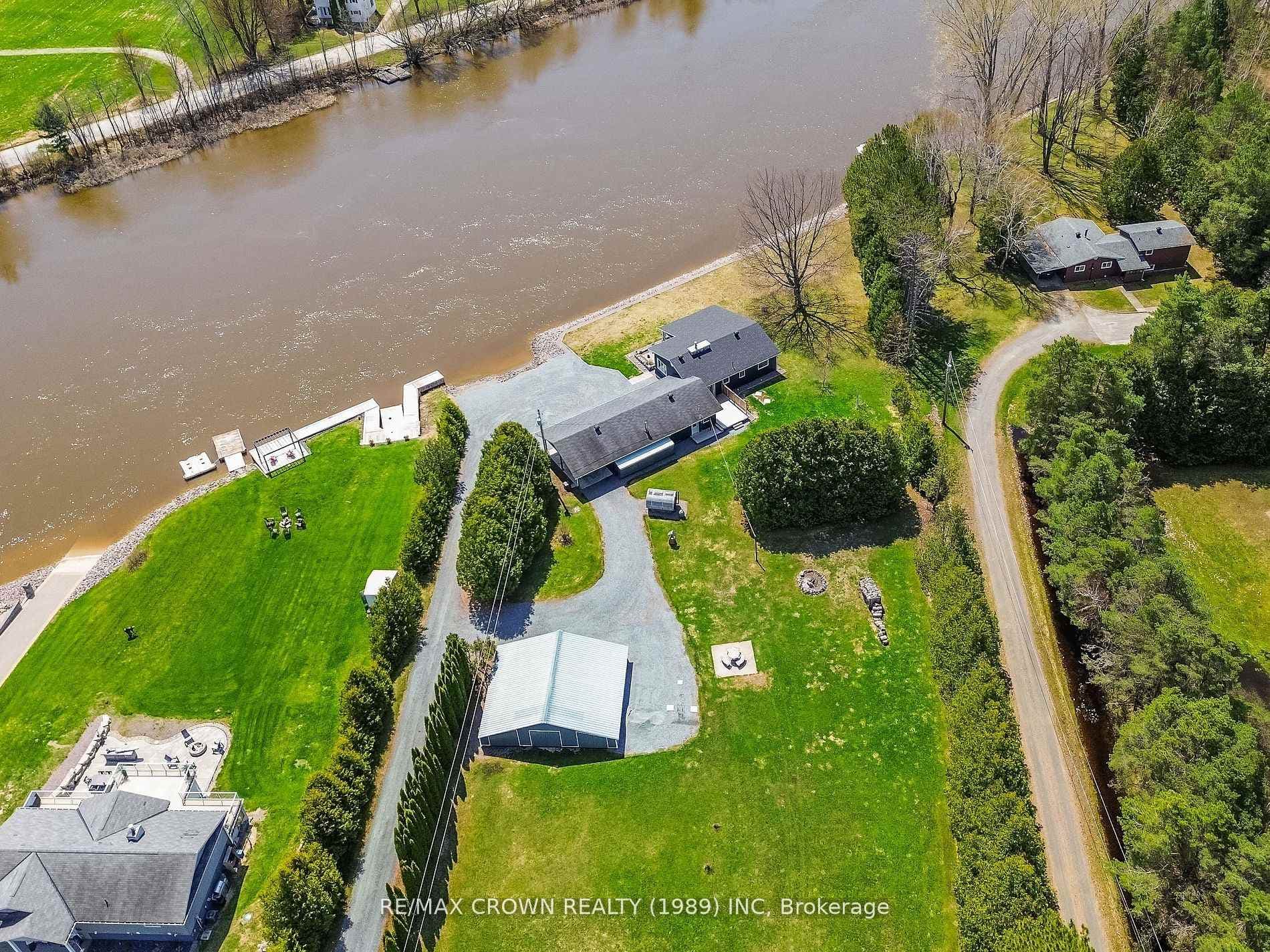 790 Lalande Road photo 7