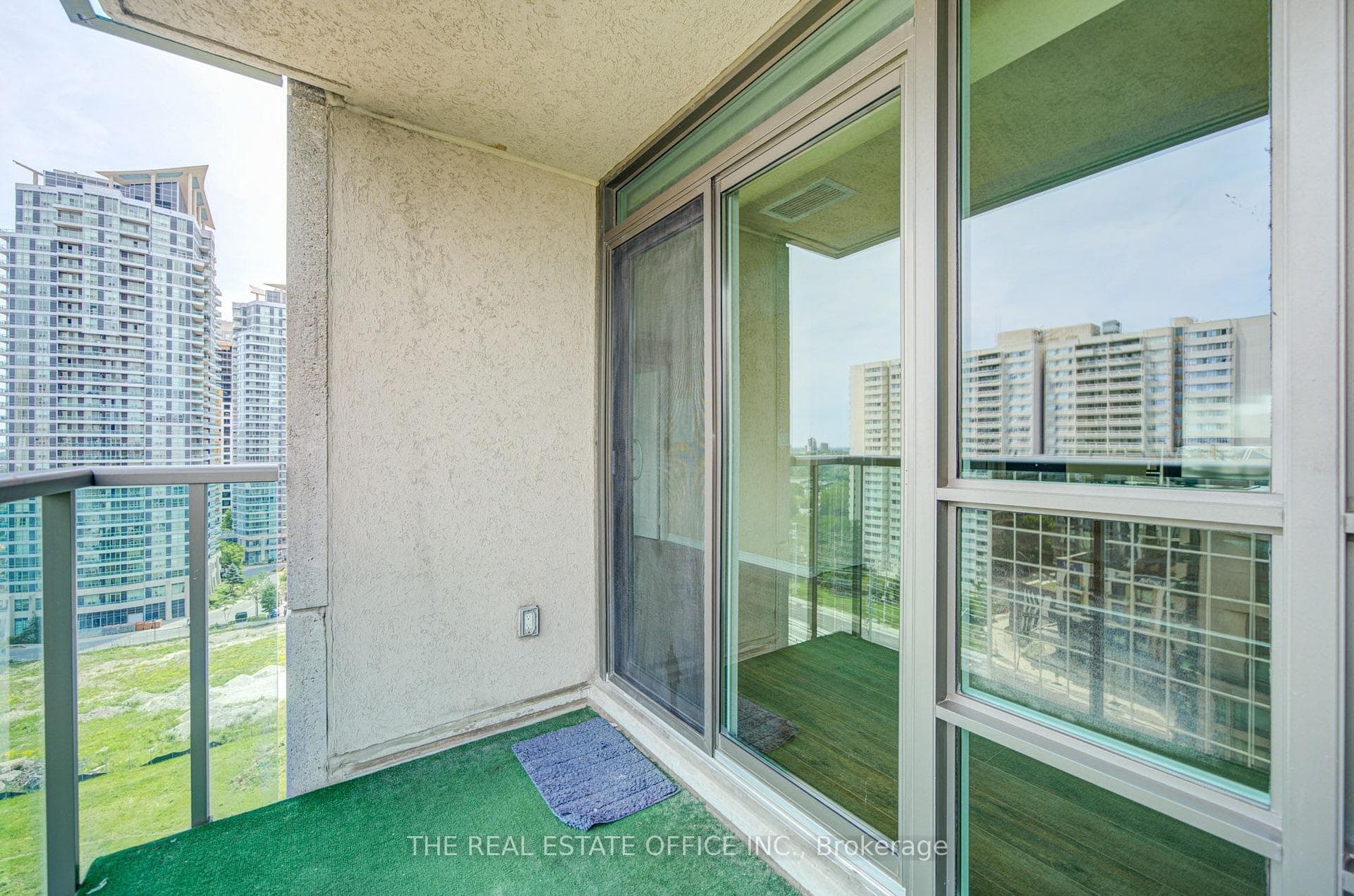 208 Enfield Place Unit 1502 photo 22