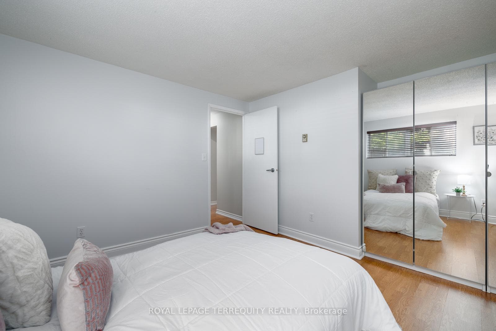 165 Londonderry Street photo 25