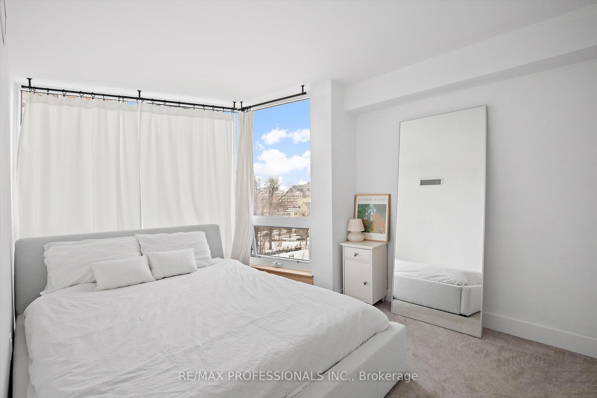 1055 Bay Street Unit 709 photo 9