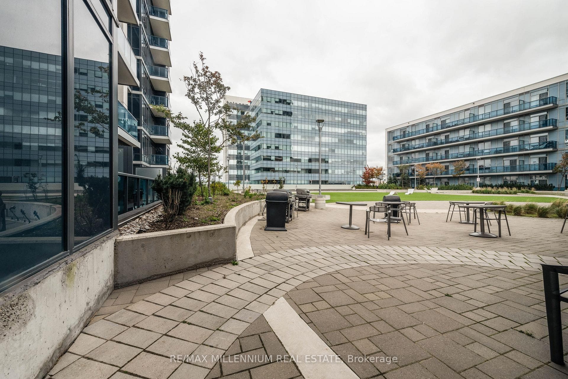 3700 Highway 7 Road Unit 1401 photo 24