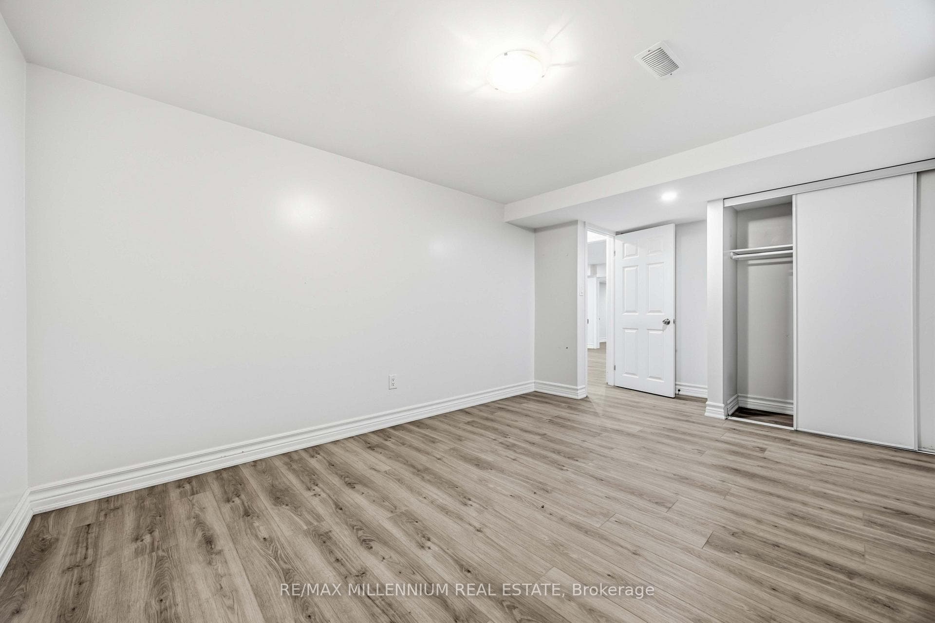 867 Wellington Street photo 27