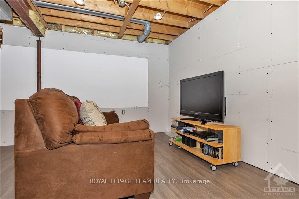 20 ASHPARK Crescent photo 17