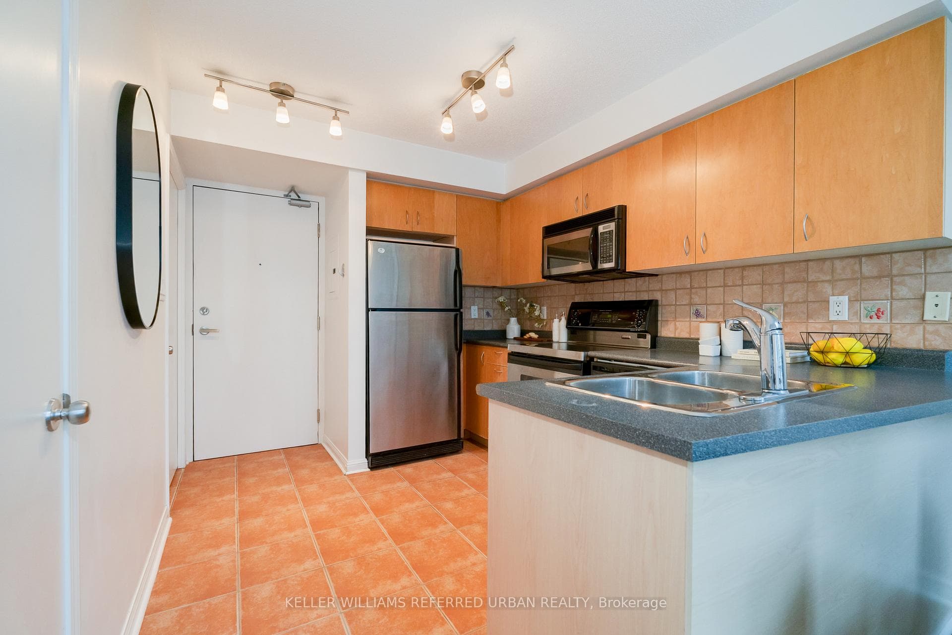 1029 King Street Unit 1004 photo 12