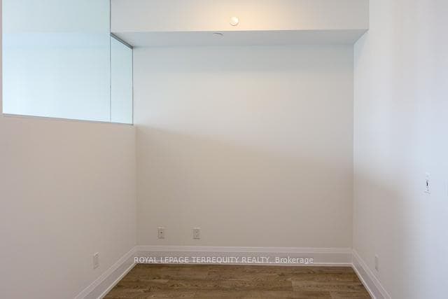 101 Erskine Avenue Unit 806 photo 3
