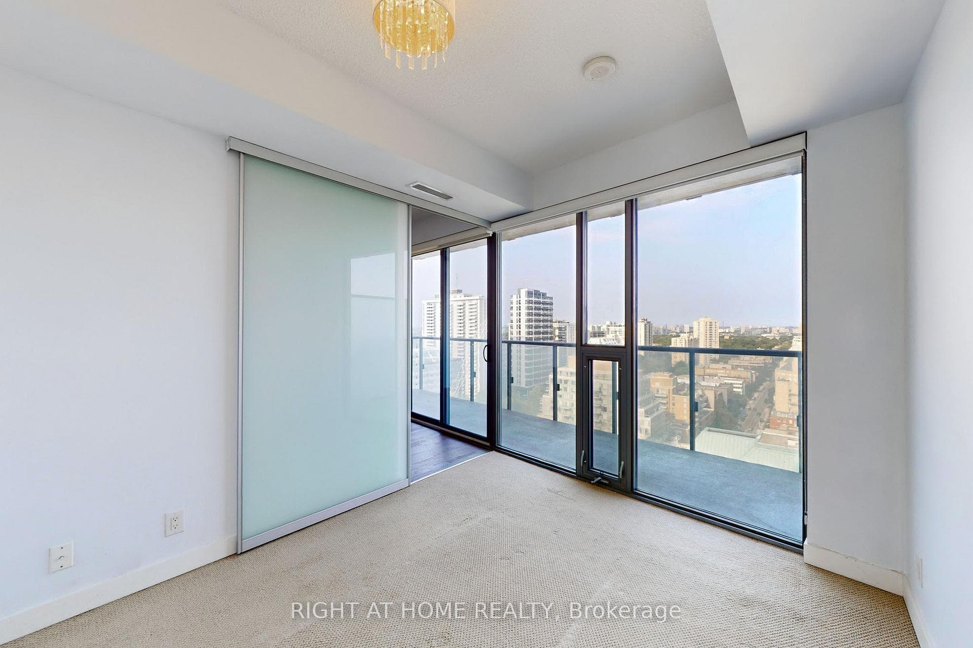 1815 Yonge Street Unit 2207 photo 21