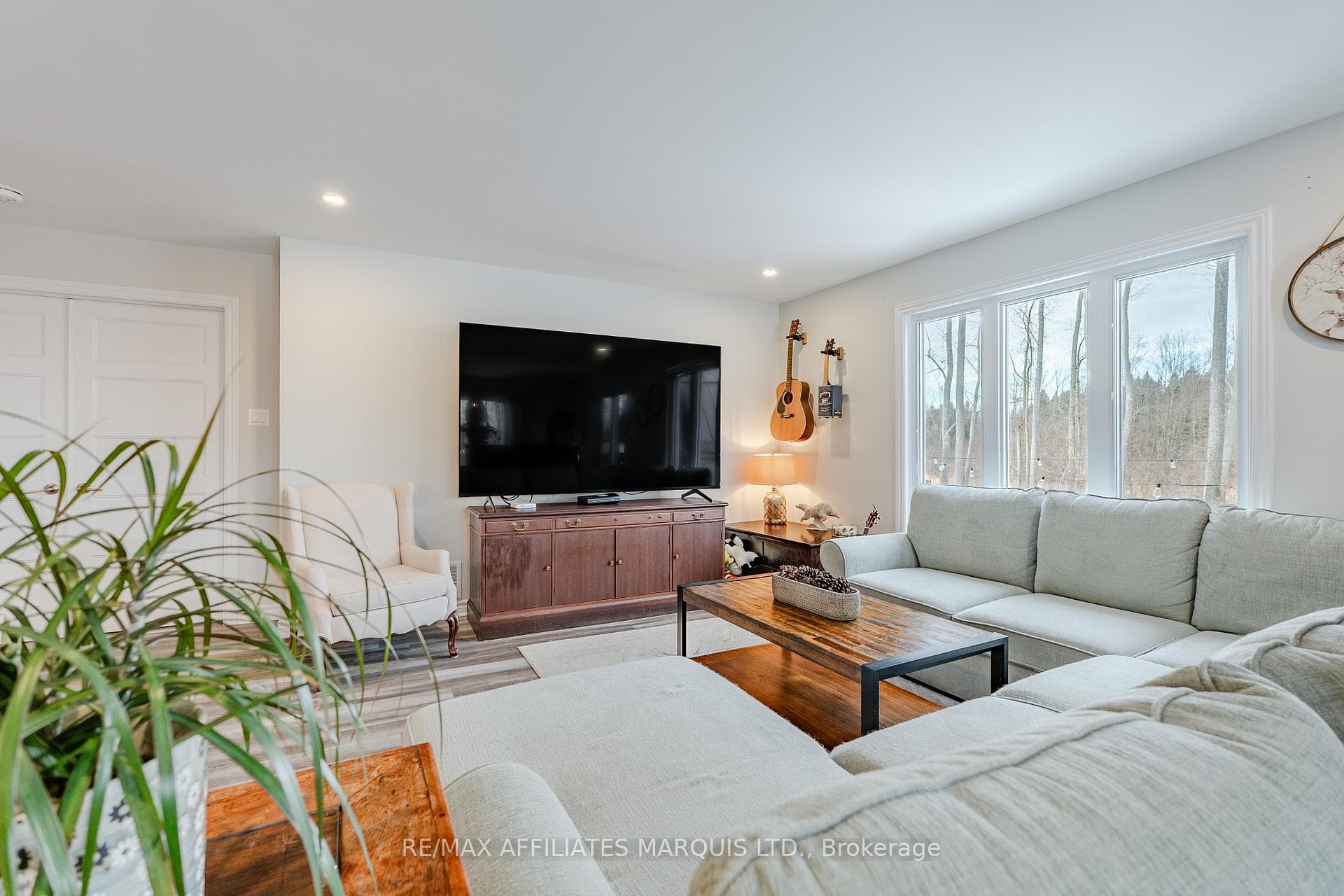 1108 Nicolas Crescent photo 19
