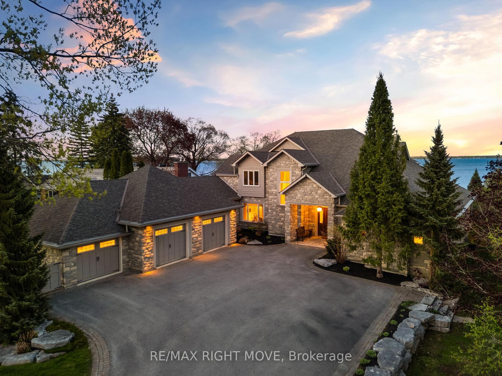 28 Maple Drive photo 1