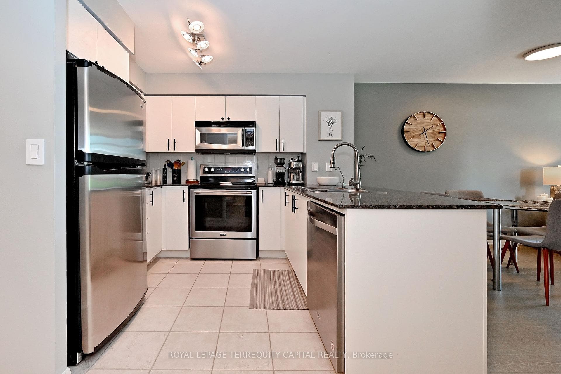 219 Fort York Boulevard Unit 405 photo 24