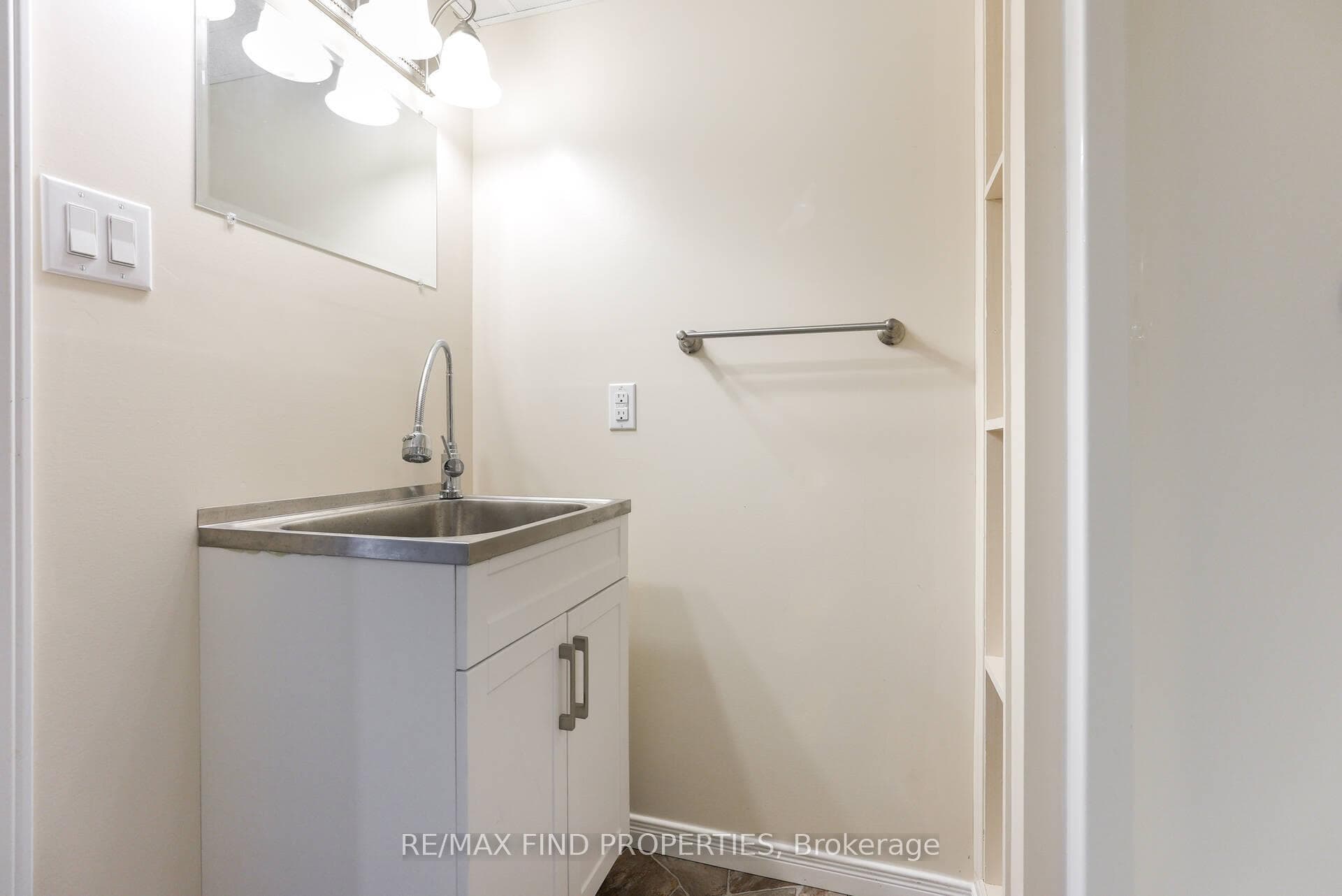 930 Hasselfeldt Heights photo 36
