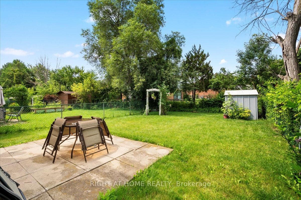 40 Greenspire Road photo 34