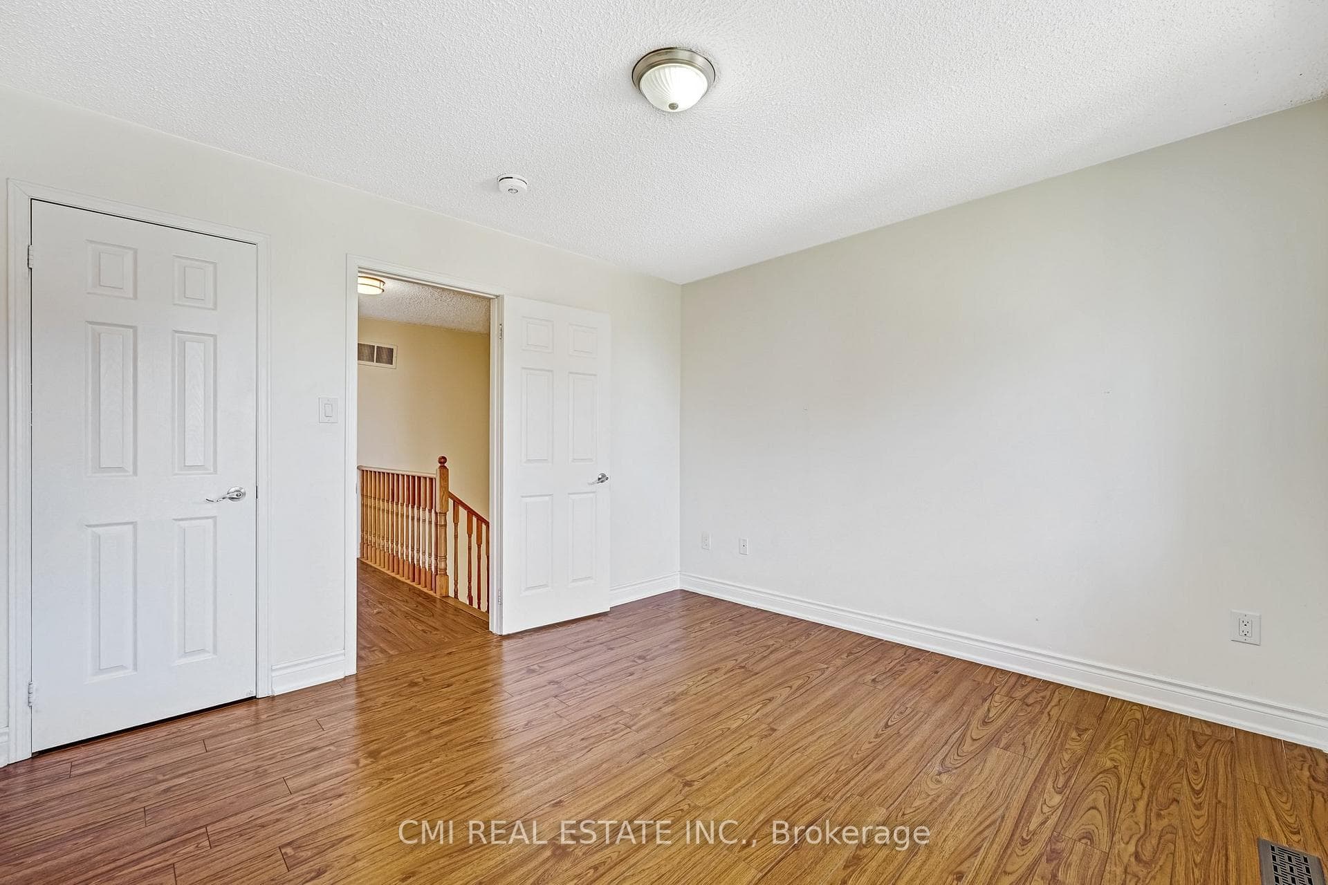 21 Axelrod Avenue photo 28