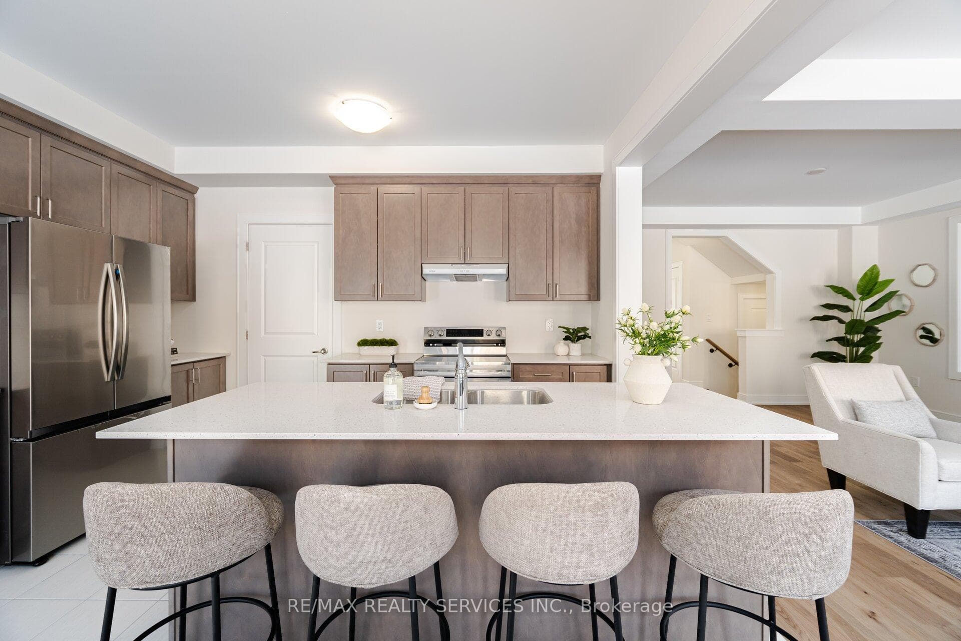 141 Henshaw Drive photo 13