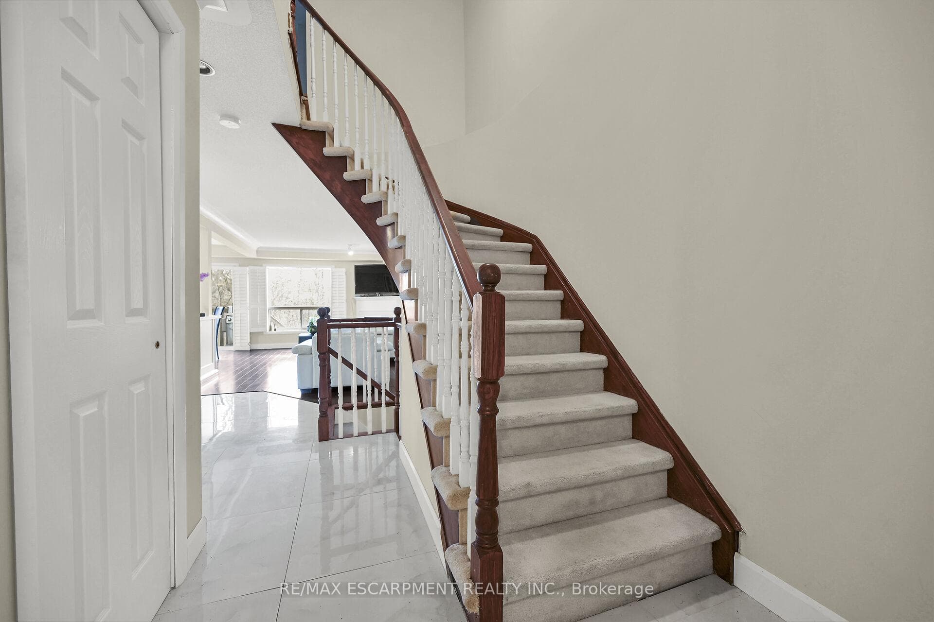 2151 Walkers Line Unit 10 photo 19