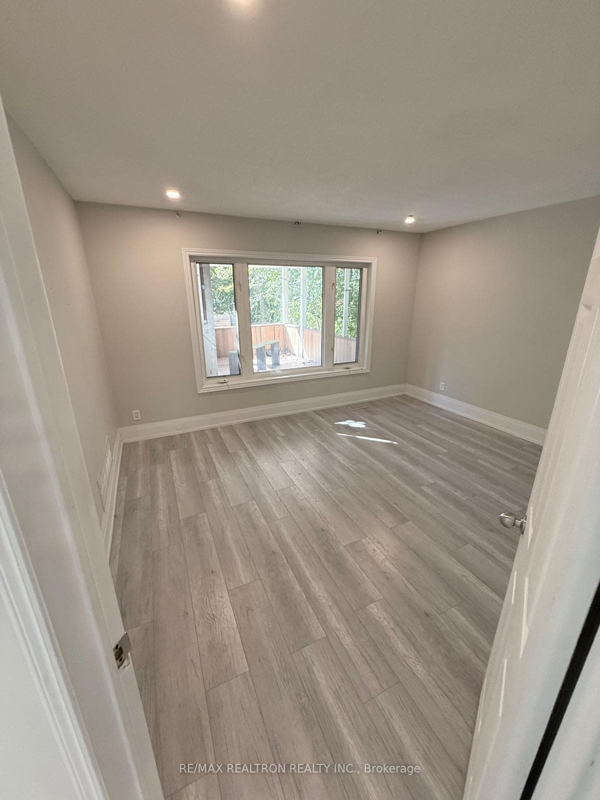 218 Baker Avenue photo 17