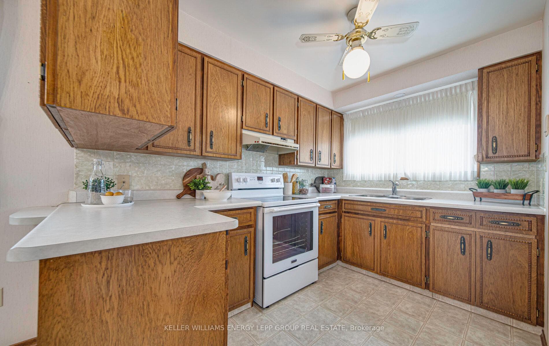 265 Gibbons Street photo 10