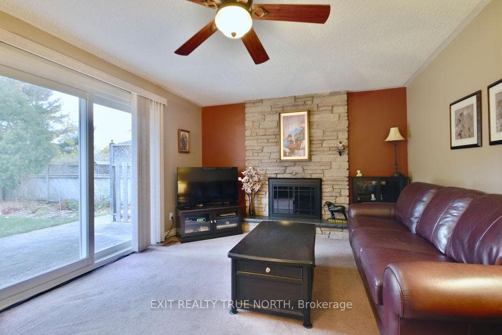 23 Debra Crescent photo 14