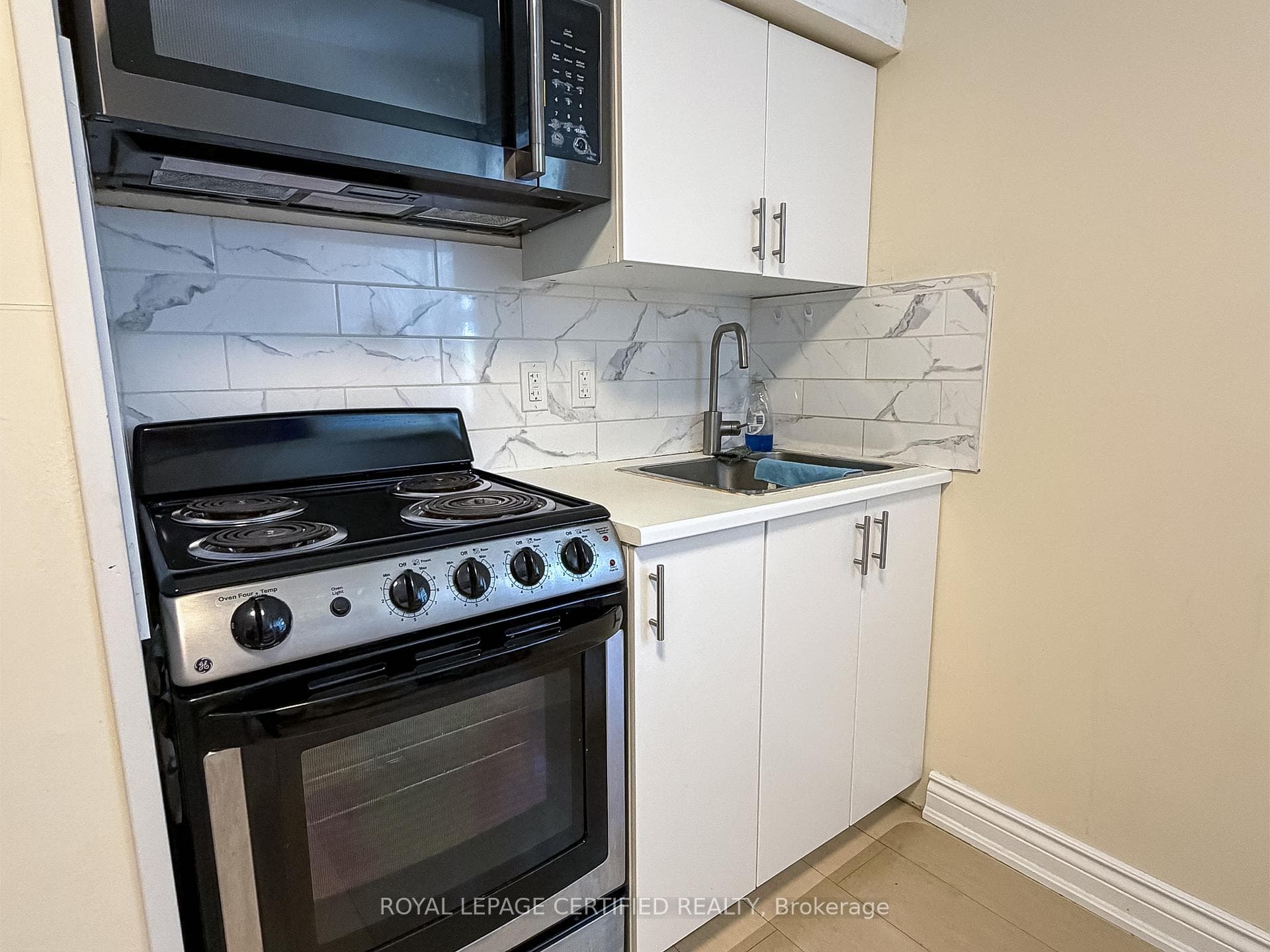 148 Belgravia Avenue Unit Upper photo 13