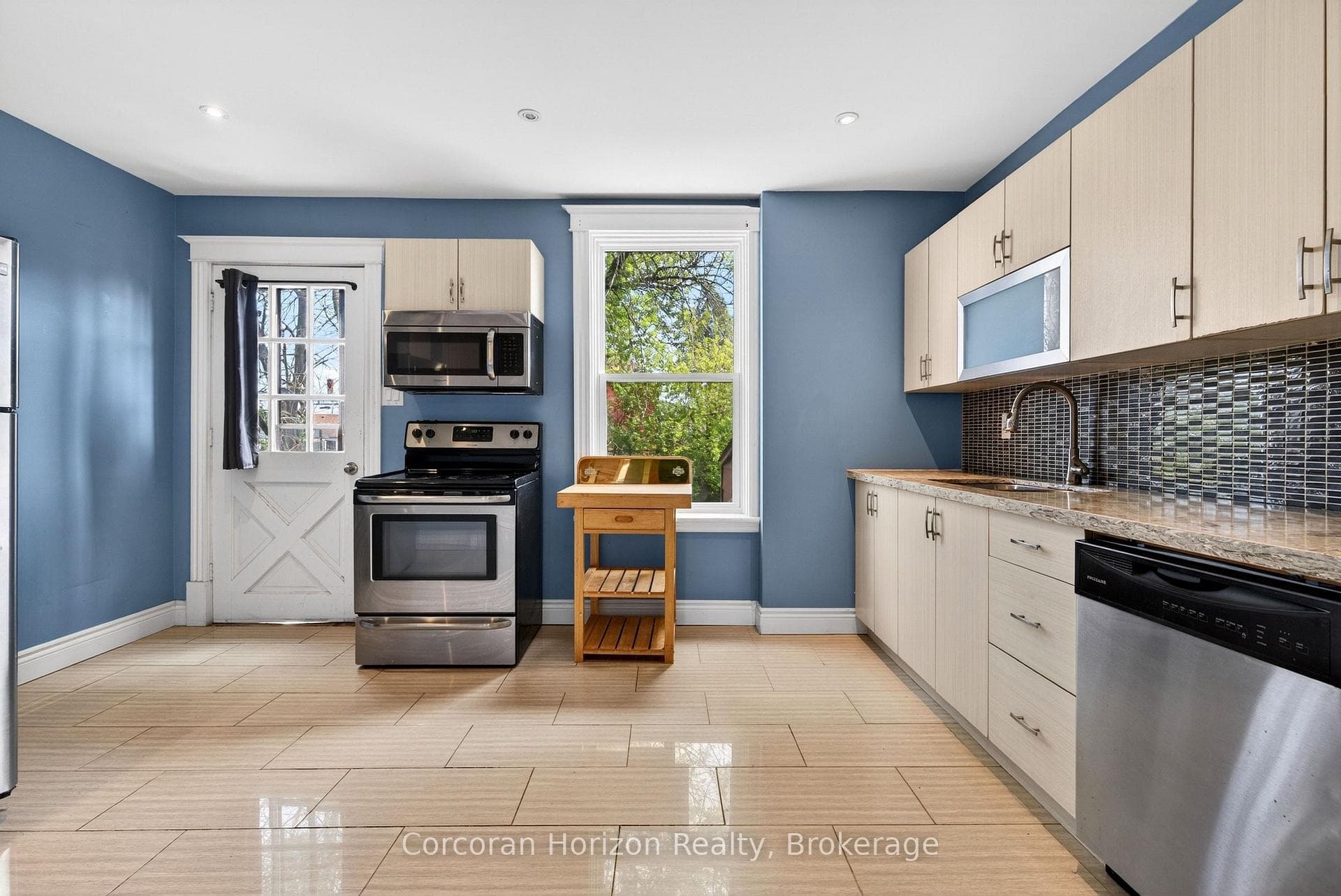 520 John Street photo 18