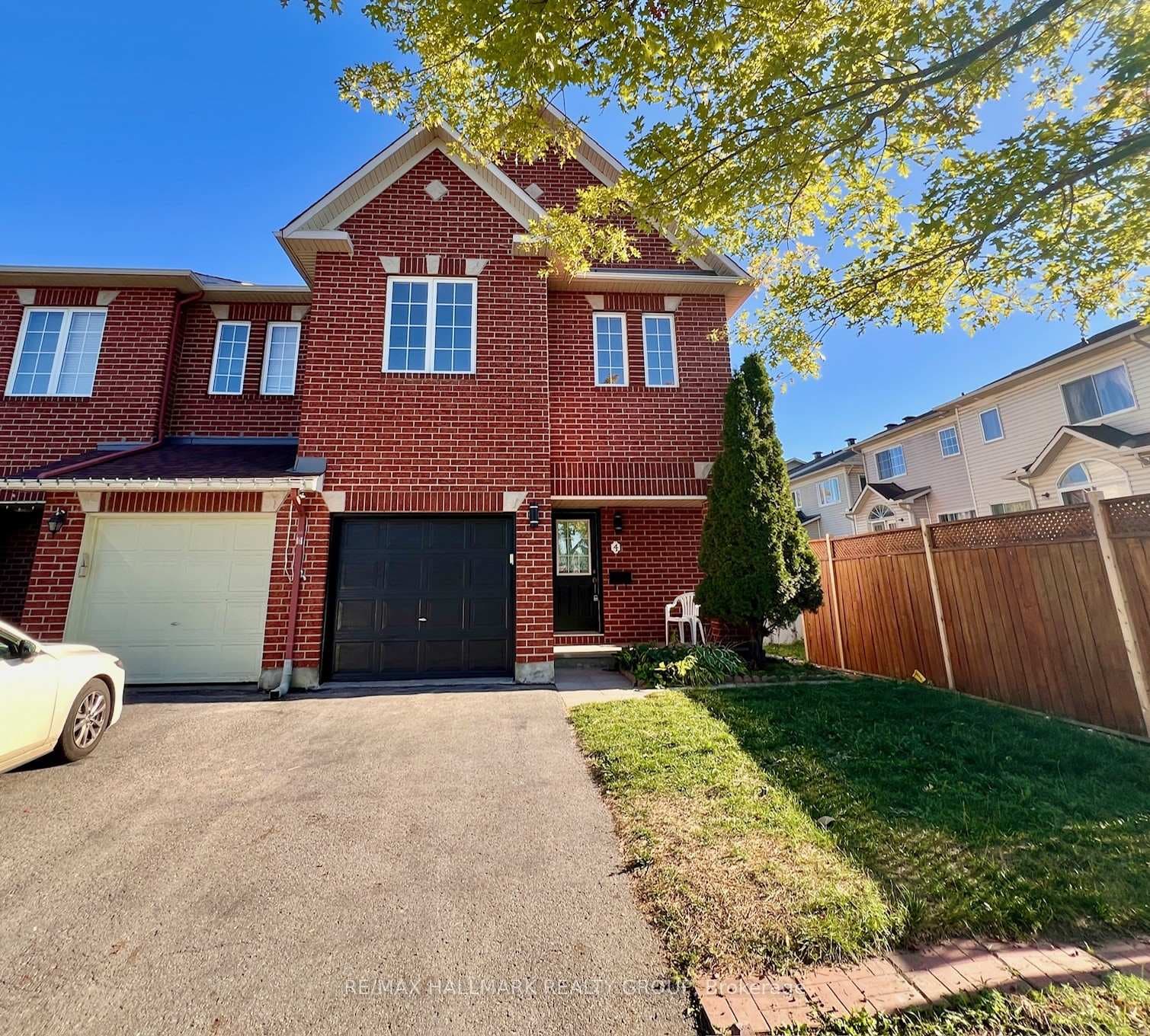 4 Valemont St Street photo 1