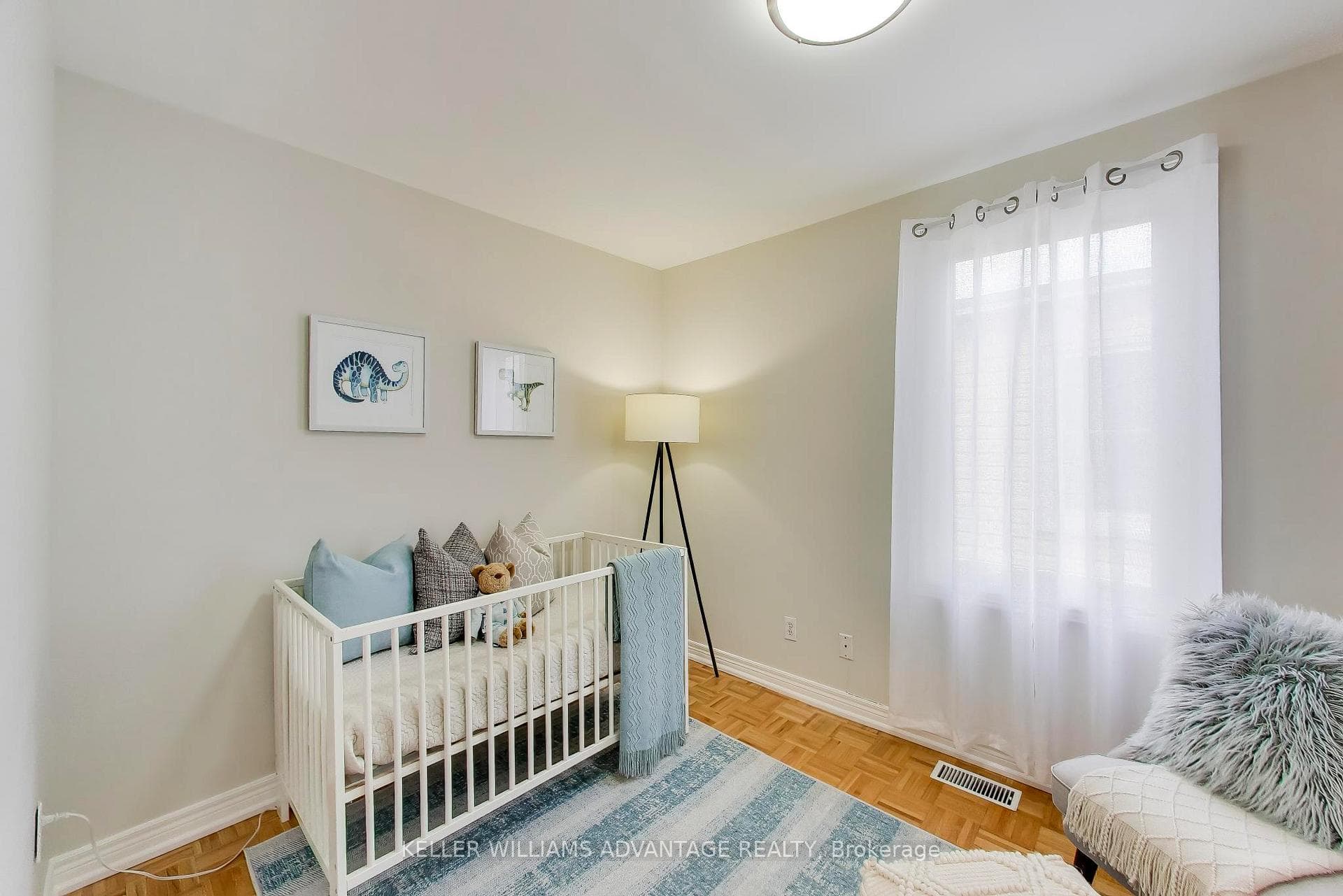 255 Queensdale Avenue photo 17