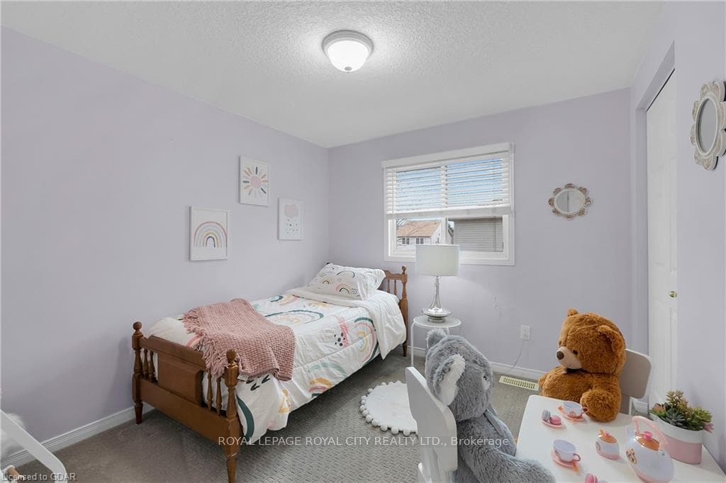 75 Colbourne Crescent photo 18